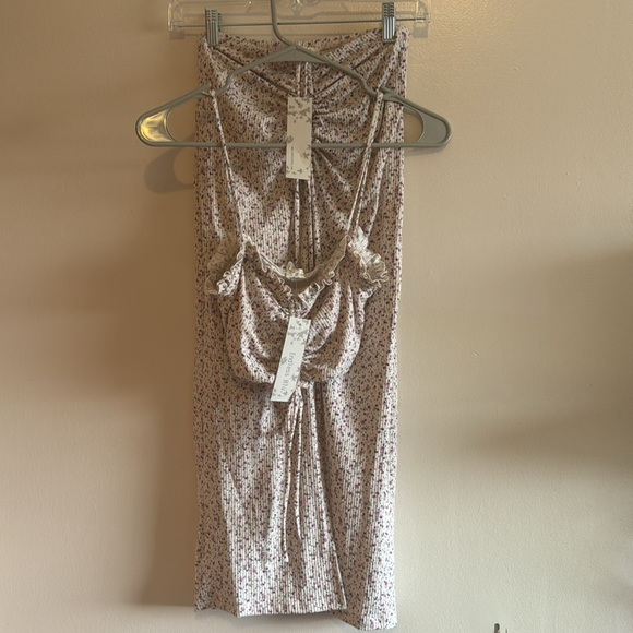 Adorable matching set. Floral cami crop top with matching maxi skirt - Picture 5 of 5